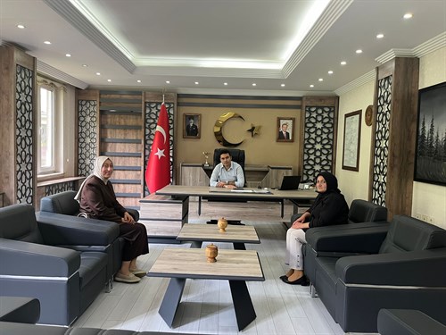 Ak Parti İlçe Kadın Kolları Başkanından Sayın Kaymakamımız Kadir KILIÇ' a Ziyaret